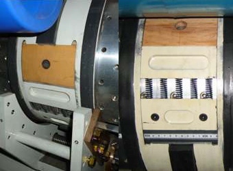 Handhole one-touch mounting mechanism