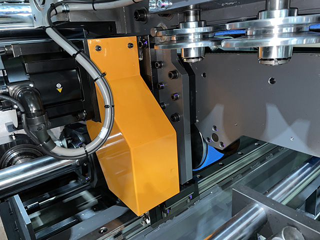 単独サーボ駆動式下ベルト